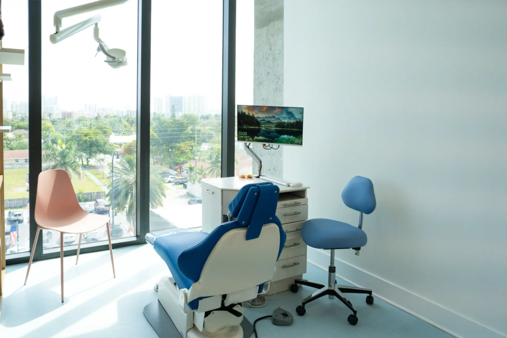 The Glowing Smiles pediatric dentistry clinic in Hallandale Beach